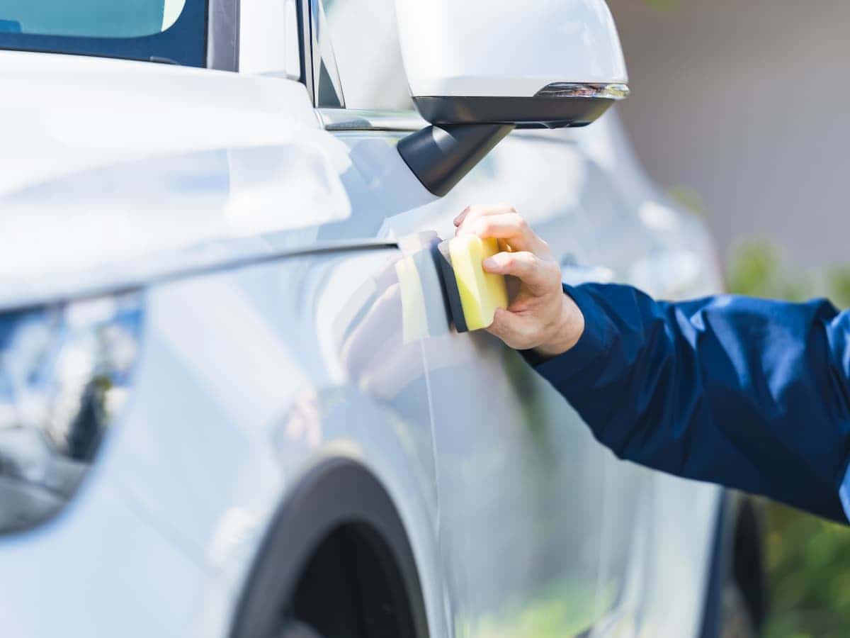 車のコーティング費用相場はいくら?セルフかプロか後悔しない選び方