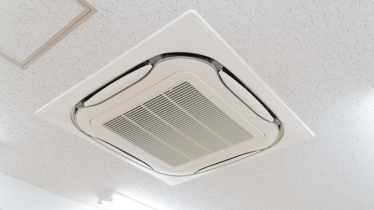 業務用と家庭用エアコンの違い|選び方と工事費の相場を解説