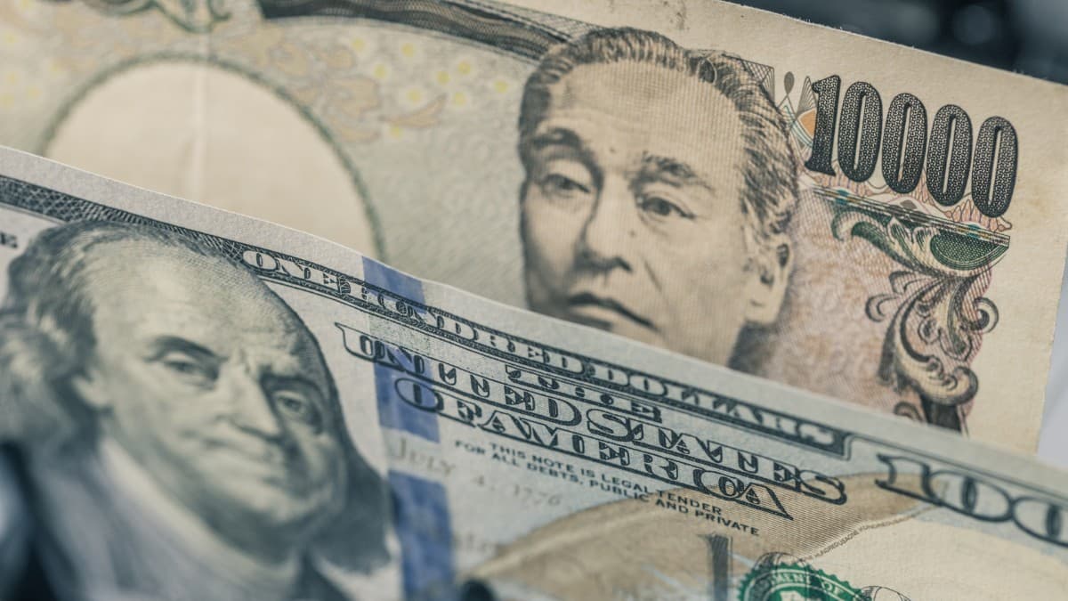 ドル円155円の攻防へ。急激な円高で私たちの生活はどう変わる?